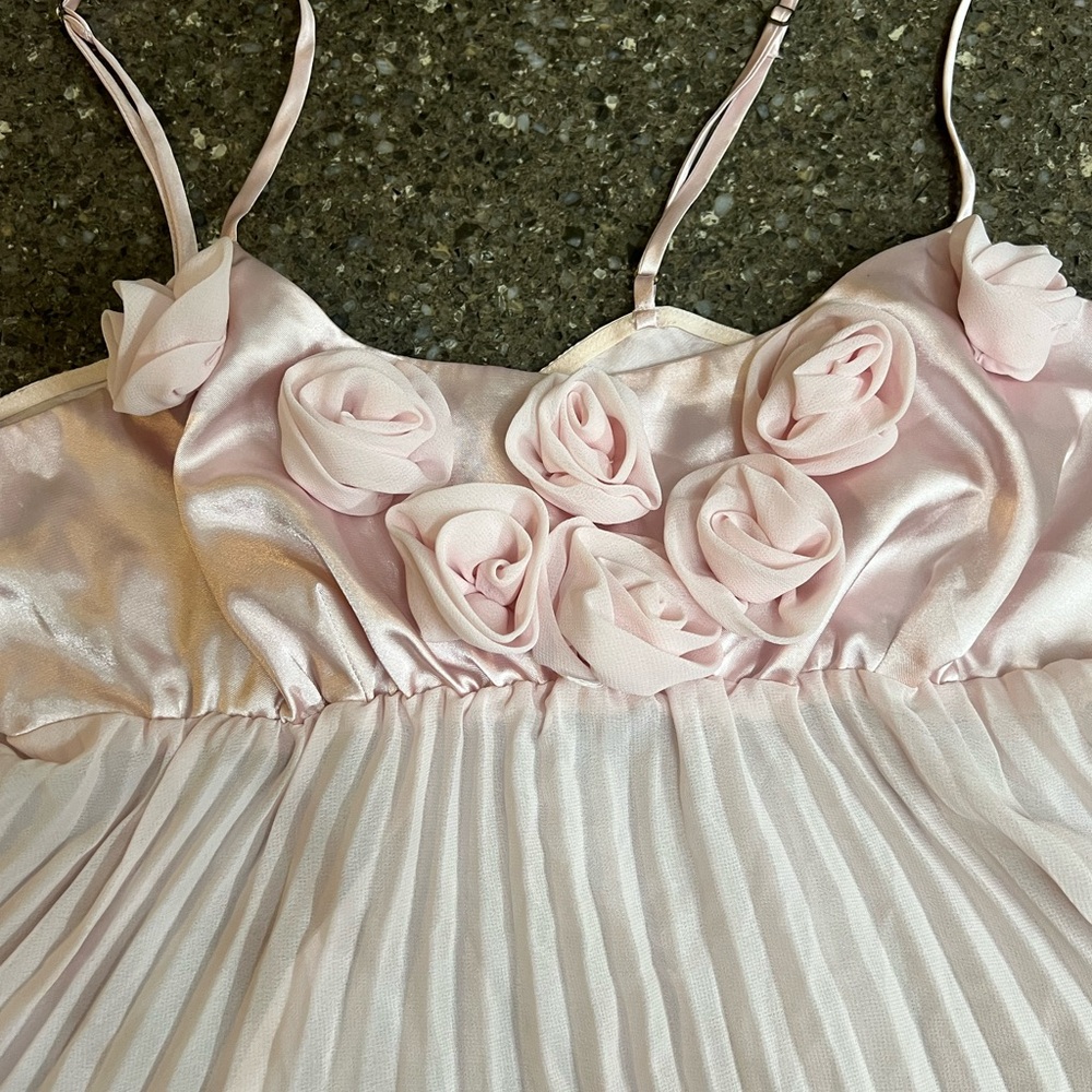 Vintage Victoria's Secret Light Pink Satin Chemise Flower Detail Pleated *Read* - Picture 3 of 8